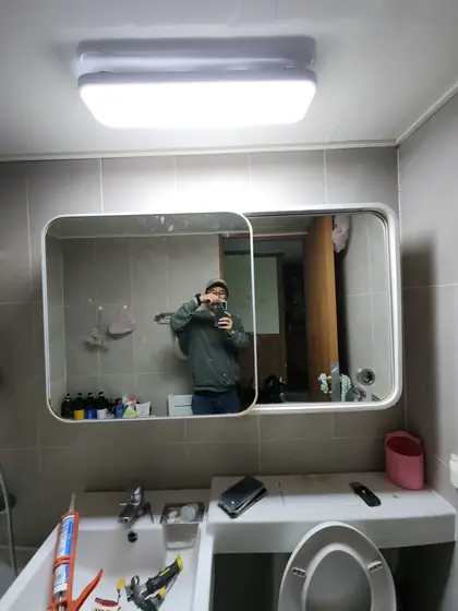 욕실장 보강 — 보강 후 다시 단 욕실장